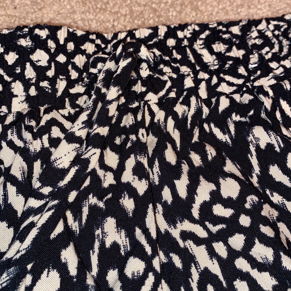 Print Shorts - Picture 2 of 3